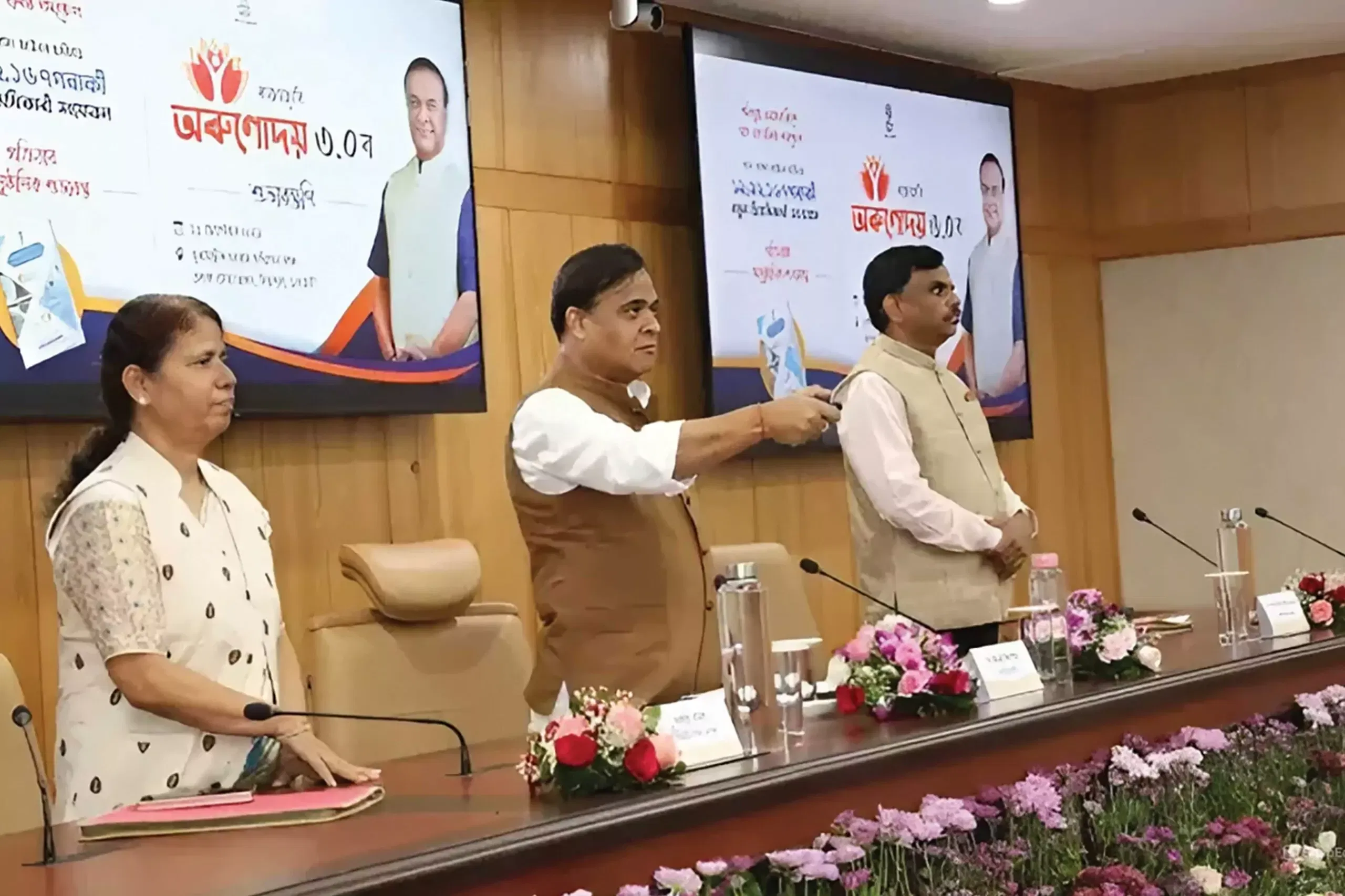 বৈধ ৰেচন কাৰ্ড থকা ব্যক্তি তথা পৰিয়ালে গাঁওপ্রধান, মৌজাদাৰ অথবা আন কোনো কৰ্তৃপক্ষৰ পৰা উপাৰ্জনৰ প্ৰমাণ-পত্ৰ আহৰণ কৰিৰ নালাগে। এই ক্ষেত্ৰত আবেদনকাৰীসকলক উপাৰ্জনৰ প্ৰমাণ-পত্র সন্দর্ভত যিকোনো বিভ্রান্তিকৰ তথ্য অথবা কোনো ব্যক্তি বা গোটৰ কু-অভিপ্ৰায়ৰ ভুক্তভোগী নহ'বৰ বাবে সতর্ক হৈ থাকিবলৈ আহ্বান ৰাজ্য চৰকাৰৰ।