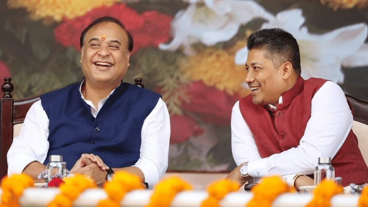 মন্ত্ৰী পিযুষ হাজৰিকাৰ পৰা কৰ্তন হয় সংসদীয় পৰিক্ৰমা বিভাগ। এই বিভাগ অতিৰিক্তভাৱে চন্দ্ৰমোহন পাটোৱাৰীক অৰ্পন কৰা হয়। এতিয়াৰ পৰা চন্দ্ৰমোহন পাটোৱাৰীৰ হাতত থাকিব এক্ট ইষ্ট পলিচি এফায়াৰ ডিপাৰ্টমেন্ট, পৰিবেশ আৰু বন বিভাগ, সংসদীয় পৰিক্ৰমা বিভাগ আৰু পিযুষ হাজৰিকাৰ হাতত থাকিব তথ্য জনসংযোগ প্ৰিন্টিং আৰু ষ্টেচনাৰী বিভাগ, সামাজিক ন্যায় আৰু সবলীকৰণ বিভাগ, জলসম্পদ বিভাগ।