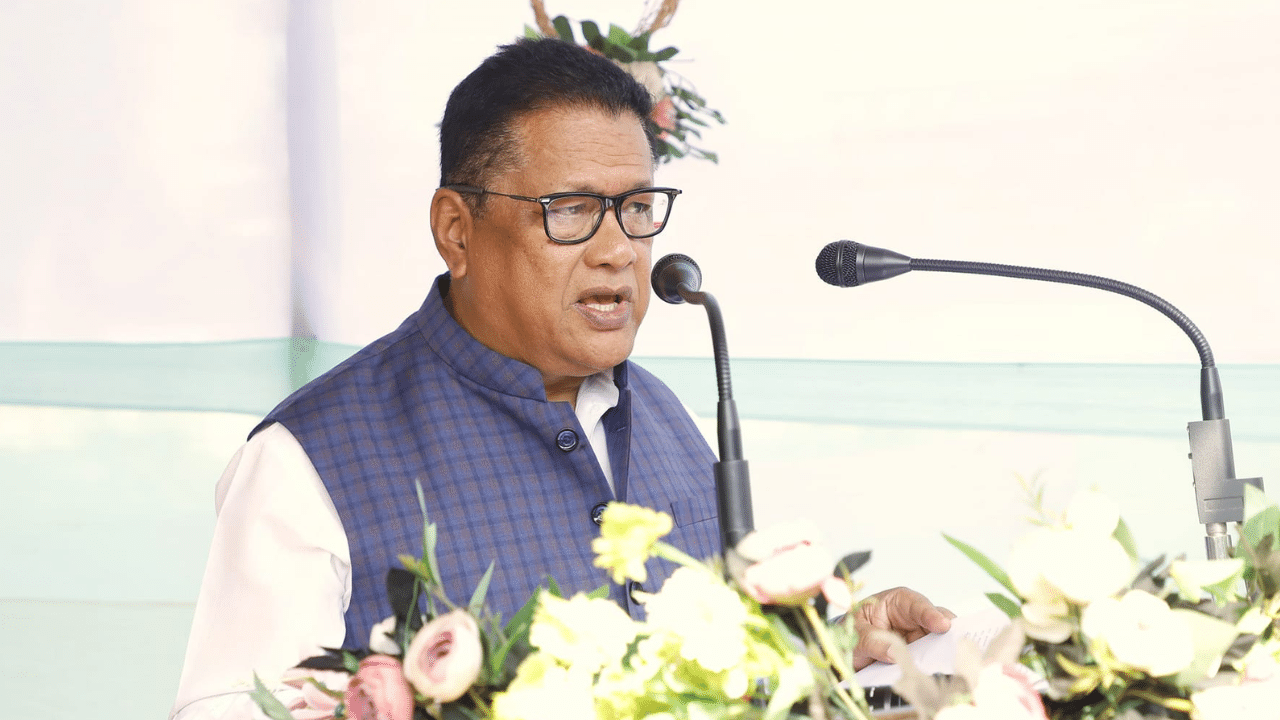 নতুন সময়সূচী অনুসৰি স্নাতক আৰু স্নাতকোত্তৰ টেটৰ লিখিত পৰীক্ষা অহা ১৯ জানুৱাৰীত অনুষ্ঠিত হ'ব। মাধ্যমিক শিক্ষা বিভাগৰ সঞ্চালকে নিৰ্দেশনাত এয়াও উল্লেখ কৰে যে টেট পৰীক্ষাৰ প্ৰৱেশ পত্ৰ ৩ জানুৱাৰীত অনুষ্ঠিত হ'ব। গতিকে বিভাগীয় ৱেবচাইটৰ দ্বাৰা শিক্ষাৰ্থীয়ে এয়া ডাউনলোড কৰিব পাৰিব।