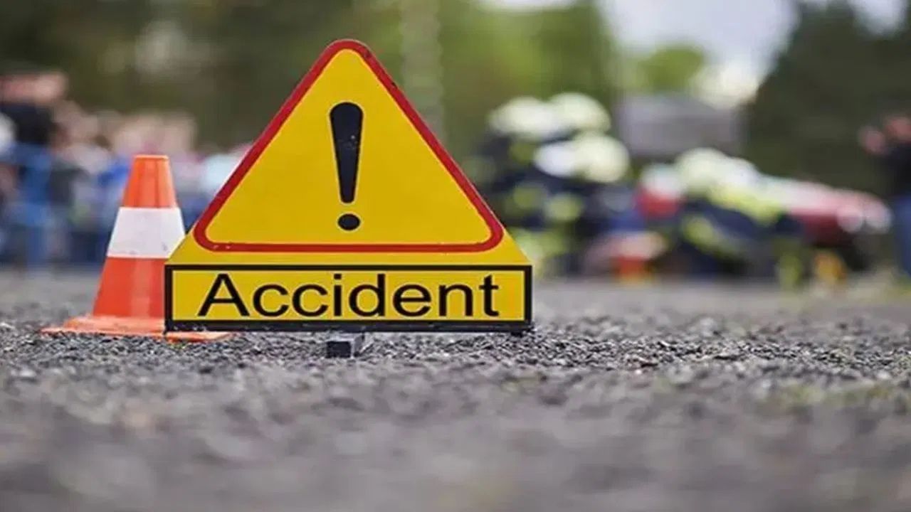 শোকাৱহ দুৰ্ঘটনাঃ চলন্ত বাহনৰ ওপৰত বাগৰি পৰিল কণ্টেইনাৰ ট্ৰাক, একেটা পৰিয়ালৰ ৬ জনৰ মৃত্যু শোকাৱহ দুৰ্ঘটনাঃ চলন্ত বাহনৰ ওপৰত বাগৰি পৰিল কণ্টেইনাৰ ট্ৰাক, একেটা পৰিয়ালৰ ৬ জনৰ মৃত্যু