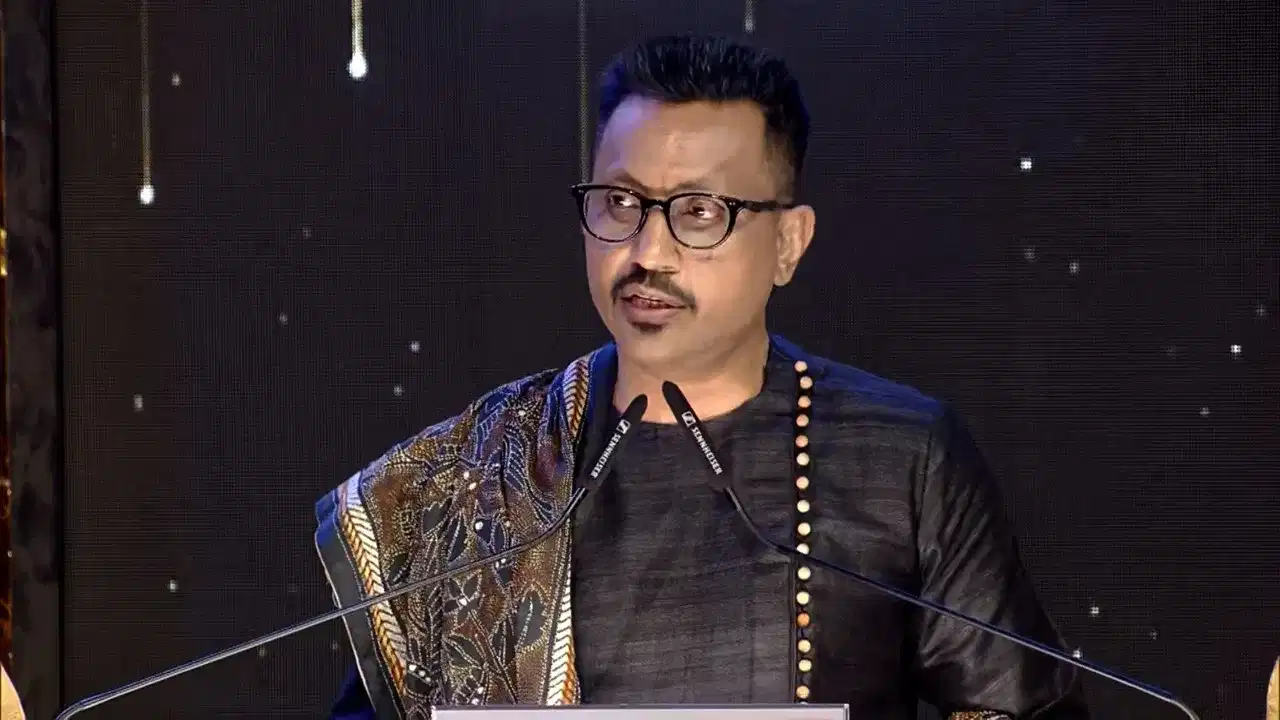 পশ্চিম বংগত সৃষ্টিশীল প্ৰতিভা বহুত, OTT ৰ সহায়ত আমি পুনৰ চলচ্চিত্ৰ উদ্যোগত শাসন কৰিব পাৰিম: Tv9 Network ৰ MD & CEO বৰুণ দাস পশ্চিম বংগত সৃষ্টিশীল প্ৰতিভা বহুত, OTT ৰ সহায়ত আমি পুনৰ চলচ্চিত্ৰ উদ্যোগত শাসন কৰিব পাৰিম: Tv9 Network ৰ MD & CEO বৰুণ দাস