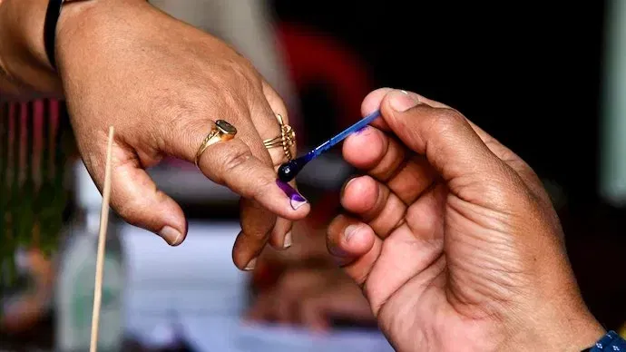 লোকসভা নিৰ্বাচনত প্ৰবাসী ভাৰতীয়ৰ ভোটদানৰ হাৰৰ চাঞ্চল্যকৰ তথ্য, অসমকে ধৰি এইসমূহৰ ৰাজ্যৰ এজনেও নিদিলে ভোট! লোকসভা নিৰ্বাচনত প্ৰবাসী ভাৰতীয়ৰ ভোটদানৰ হাৰৰ চাঞ্চল্যকৰ তথ্য, অসমকে ধৰি এইসমূহৰ ৰাজ্যৰ এজনেও নিদিলে ভোট!
