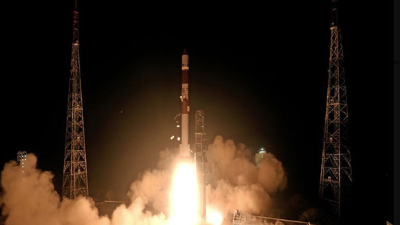 Space Docking: মহাকাশ অভিযানৰ ক্ষেত্ৰত আন এক সফলতা ইছৰোৰ; সফলভাৱে সম্পন্ন প্ৰথমটো স্পেচ ডকিং Space Docking: মহাকাশ অভিযানৰ ক্ষেত্ৰত আন এক সফলতা ইছৰোৰ; সফলভাৱে সম্পন্ন প্ৰথমটো স্পেচ ডকিং