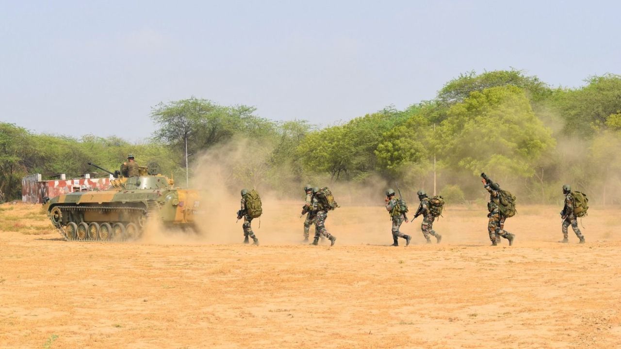 Indian Army Day 2025: ৰাষ্ট্ৰপতি, প্ৰধানমন্ত্ৰীৰ লগতে বিভিন্নজনে সুঁৱৰিলে ভাৰতীয় সেনাৰ বীৰত্বৰ ইতিহাস Indian Army Day 2025: ৰাষ্ট্ৰপতি, প্ৰধানমন্ত্ৰীৰ লগতে বিভিন্নজনে সুঁৱৰিলে ভাৰতীয় সেনাৰ বীৰত্বৰ ইতিহাস