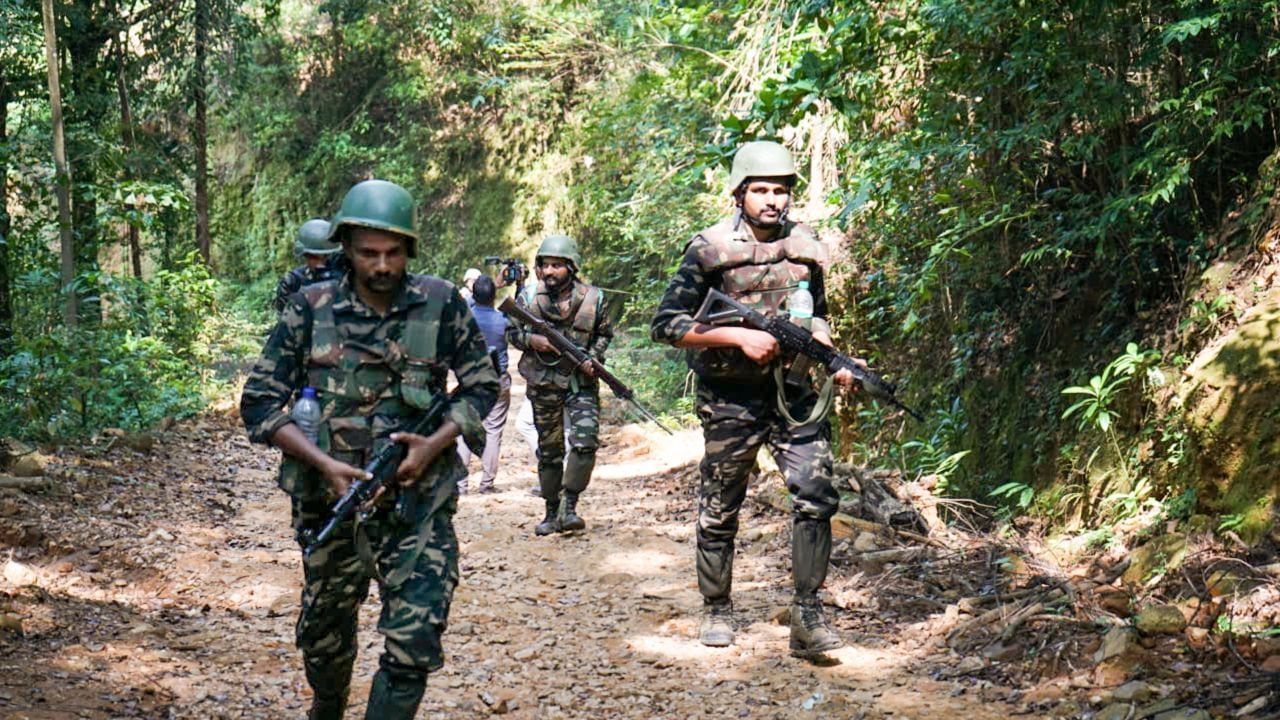 গৰিয়াবন্দত নিৰাপত্তা বাহিনীৰ সৰ্ববৃহৎ নক্সাল বিৰোধী অভিযান, নিহত শীৰ্ষ নেতাসহ ২০ নক্সালবাদী গৰিয়াবন্দত নিৰাপত্তা বাহিনীৰ সৰ্ববৃহৎ নক্সাল বিৰোধী অভিযান, নিহত শীৰ্ষ নেতাসহ ২০ নক্সালবাদী