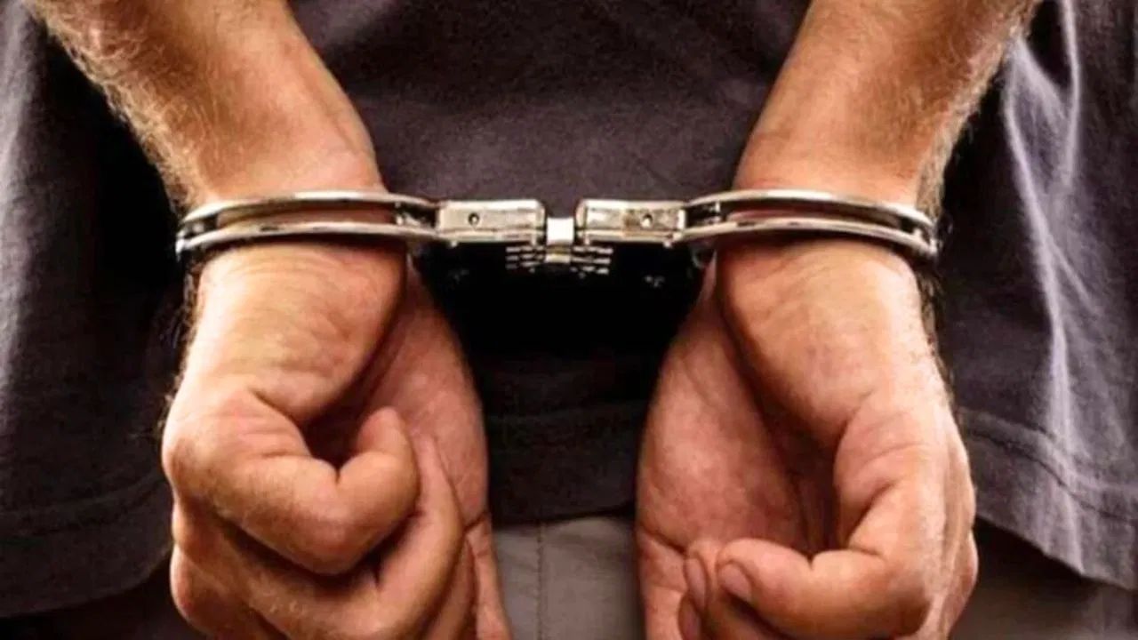 ৰিয়েল লাইফত ‘স্পেচিয়েল ২৬’ কাণ্ডঃ ইডিৰ বিষয়াৰ ৰূপত ব্যৱসায়ীৰ পৰা লুণ্ঠন ৩০ লাখ টকা ৰিয়েল লাইফত ‘স্পেচিয়েল ২৬’ কাণ্ডঃ ইডিৰ বিষয়াৰ ৰূপত ব্যৱসায়ীৰ পৰা লুণ্ঠন ৩০ লাখ টকা