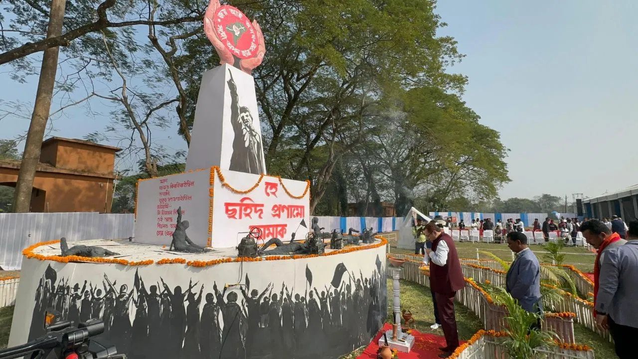 আজি এই অনুষ্ঠানত উপস্থিত থাকে আছুৰ মুখ্য উপদেষ্টা ড০ সমুজ্জ্বল কুমাৰ ভট্টাচাৰ্য, সভাপতি উৎপল শৰ্মা আৰু অসমৰ ৩৩খন জিলাৰ প্ৰায় ৫,০০০ প্ৰতিনিধি। শিৱসাগৰত জন্মগ্ৰহণ কৰা সমীৰণ ফুকনৰ পিতৃ তাৰাপ্ৰসন্ন ফুকন চাৰিঙৰ শ্বহীদ মণিৰাম দেৱান মহাবিদ্যালয়ৰ অৱসৰপ্ৰাপ্ত উপাধ্যক্ষ আৰু মাতৃ অঞ্জলী বৰুৱা ফুকন এগৰাকী অৱসৰপ্ৰাপ্ত প্ৰধান শিক্ষয়িত্ৰী৷