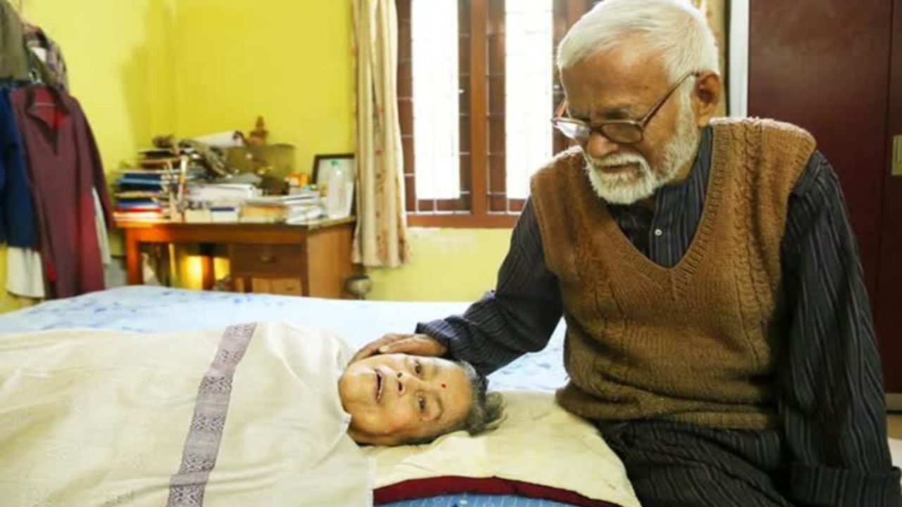 ১৯৭৬ চনত শিল্পীগৰাকী অসমৰ খ্যাতনামা চিত্ৰশিল্পী নীলপৱন বৰুৱাৰ লগত বিবাহ পাশত আৱদ্ধ হৈছিল দীপালী বৰঠাকুৰে। দুয়োৰে প্ৰেম কাহিনী আছিল বহুতৰে বাবে সঁচা অৰ্থত প্ৰেৰণাৰ উৎস। (Image Credit source: Social Media)