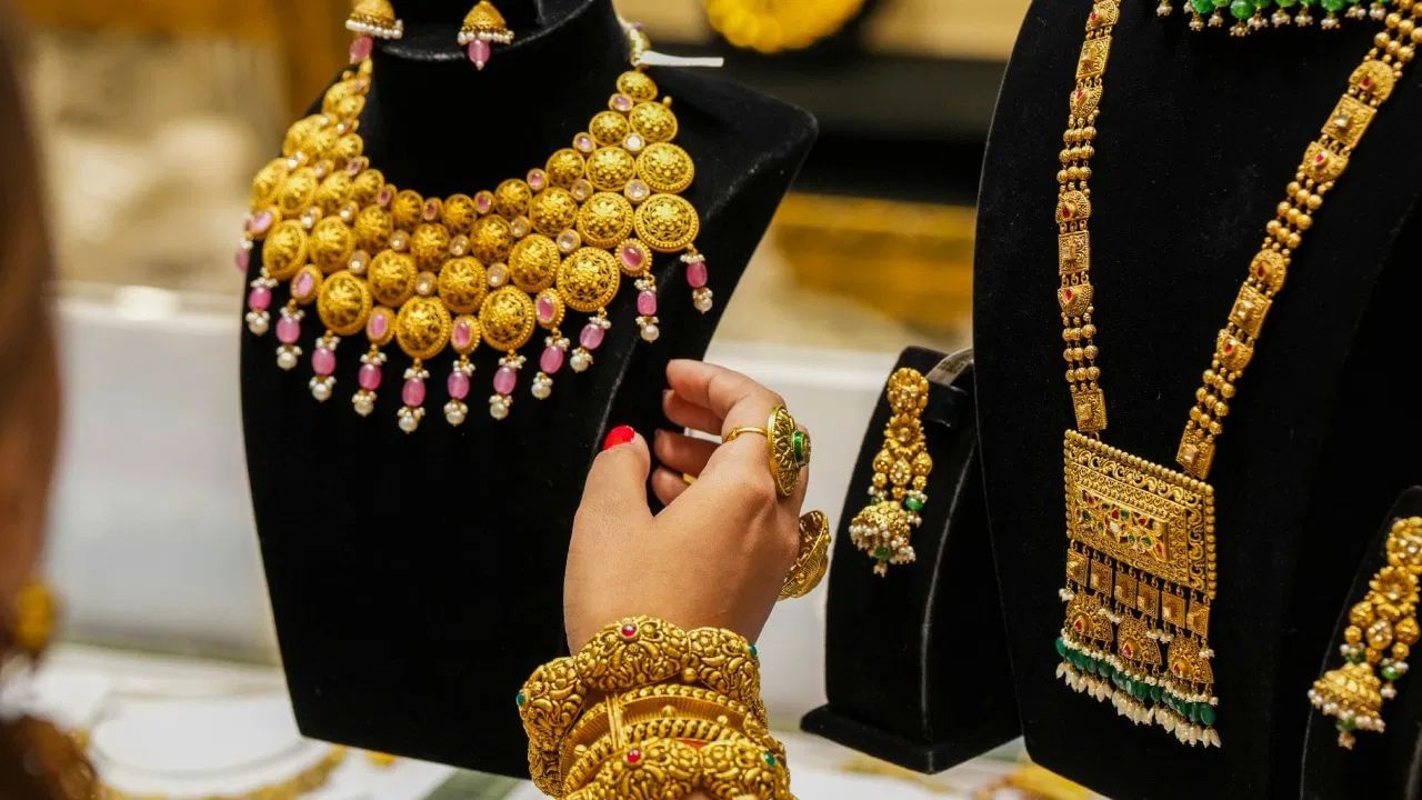 Gold Price Today: ভোগালীৰ প্ৰাকক্ষণত প্ৰিয়জনক দিব বিচাৰিছে নেকি সোণৰ অলংকাৰ? চাওক আজি সোণৰ দাম কিমান