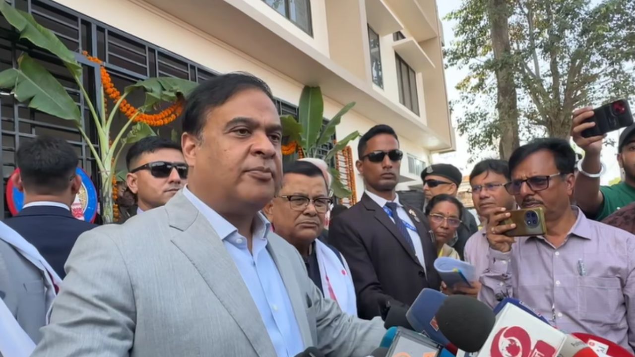 সংবাদ মাধ্যমৰ সন্মুখত মুখ্যমন্ত্ৰীয়ে কয়, অসমীয়া ভাষাক ধ্ৰুপদী ভাষাৰ স্বীকৃতি, চৰাইদেউ মৈদামলৈ বিশ্ব ঐতিহ্যক্ষেত্ৰৰ স্বীকৃতিৰ পিছত যতীন গোস্বামীলৈ 'পদ্মভূষণ' সন্মান আগবঢ়োৱাটো অসমৰ বাবে গৌৰৱৰ বিষয়।