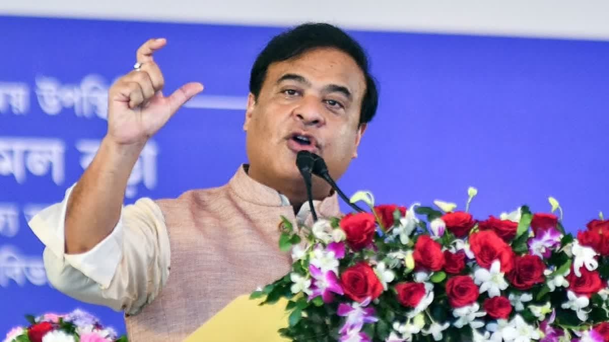 এই সন্দৰ্ভত সামাজিক মাধ্যমত মুখ্যমন্ত্ৰীয়ে লিখিছে, "আন এক সুখবৰ। ২০২৬ চনৰ ভিতৰত আমাৰ ১.৫ লাখ চৰকাৰী চাকৰিৰ লক্ষ্য পূৰণৰ দিশে আগুৱাই আমি শীঘ্ৰেই ৰাজ্যত নিম্ন প্রাথমিক আৰু উচ্চ প্রাথমিক শিক্ষকৰ ৪,৫০০ পদৰ বাবে নিযুক্তি মুকলি কৰিবলৈ গৈ আছোঁ। আবেদন প্রক্রিয়া ১৫ ফেব্ৰুৱাৰীৰ পৰা ৩১ মাৰ্চলৈ dee.assam.gov.in মুকলি কৰি দিয়া হ'ব।"