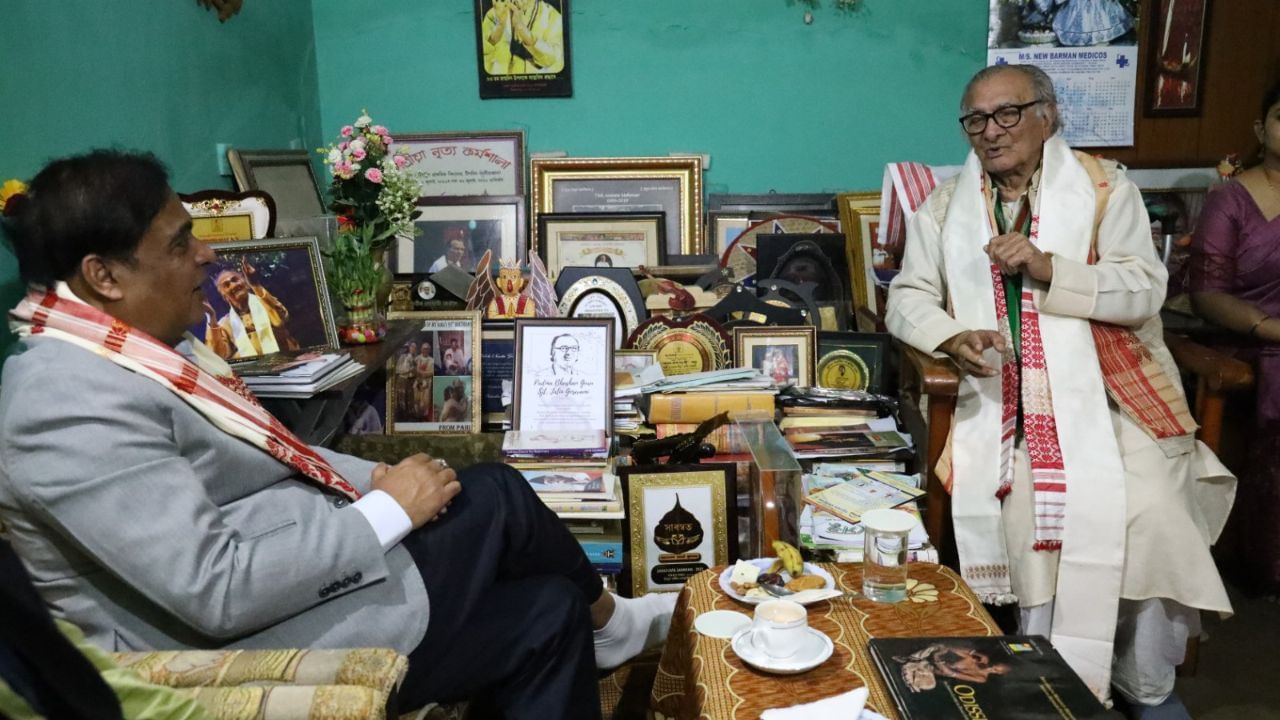 নৃত্যাচাৰ্য যতীন গোস্বামীৰ সৈতে হোৱা বাৰ্তালাপত সত্ৰীয়া নৃত্যৰ প্ৰচাৰৰ বাবে কেইটামান ব্যৱস্থা গ্ৰহণৰ পৰামৰ্শ আগবঢ়ায় মুখ্যমন্ত্ৰীক। এইক্ষেত্রত ভিন্ন ভৌগোলিক এলেকাৰ লোকৰ মাজত একতাৰ সেতু হিচাপে সত্ৰীয়া নৃত্যৰ প্রচাৰ-প্রসাৰৰ বাবে চৰকাৰে পদক্ষেপ ৰূপায়ণৰ আশ্বাস প্রদান কৰে।
