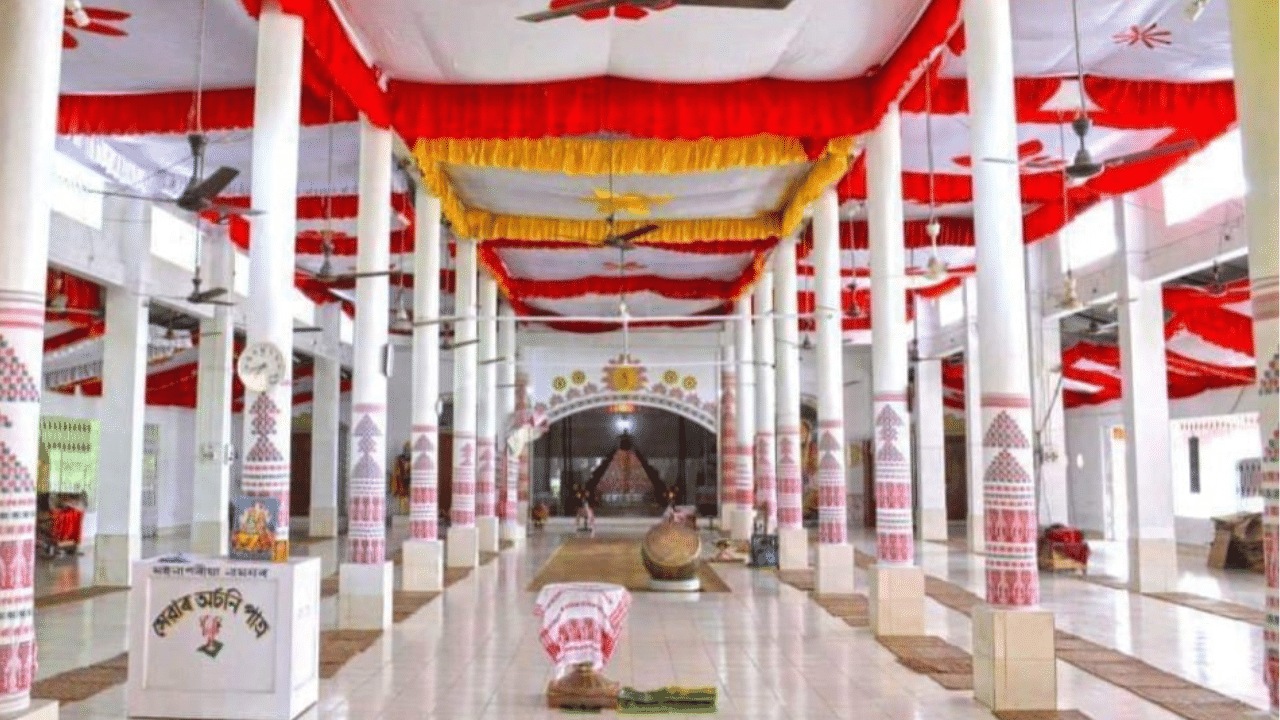 মুখ্যমন্ত্ৰীগৰাকীয়ে কয় যে, আধুনিকতাৰ লগতে পৰম্পৰাক সন্মান জনোৱাতো কৰ্তব্য। যাৰ বাবে চৰকাৰে এই সিদ্ধান্ত গ্ৰহণ কৰিছে। অৱশ্যে আৰ্থিক অনুদান লাভৰ বাবে নামঘৰসমূহে কি তথ্য প্ৰদান কৰিব লাগিব বা কিহৰ ভিত্তিত নিৰ্বাচন কৰা হ'ব সেয়া এতিয়ালৈকে প্ৰকাশ কৰা নাই।