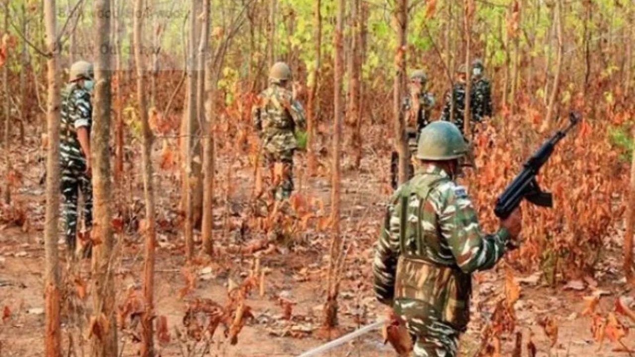 নক্সালবাদীৰ ভয়ংকৰ আক্ৰমণঃ আই ই ডি বিস্ফোৰণত শ্বহীদ ৯ নিৰাপত্তাৰক্ষী জোৱান