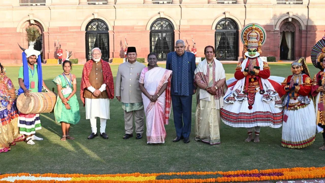 ইণ্ডোনেছিয়াৰ ৰাষ্ট্ৰপতিৰ দেহত ভাৰতীয়ৰ DNA! কিয় নিজ মুখে এইদৰে ক’লে ছুবিয়ানটোৱে? ইণ্ডোনেছিয়াৰ ৰাষ্ট্ৰপতিৰ দেহত ভাৰতীয়ৰ DNA! কিয় নিজ মুখে এইদৰে ক’লে ছুবিয়ানটোৱে?
