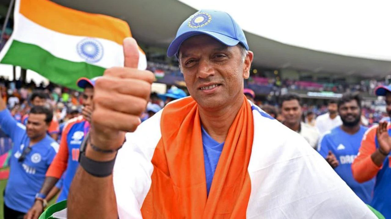 দীৰ্ঘসময় ধৰি ভাৰতীয় দলৰ বেটিং বিভাগৰ অন্যতম প্ৰধান চালিকা শক্তি হিচাপে খেলপথাৰত বিপক্ষৰ সমুখত দেৱাল হৈ থিয় দিয়া দ্ৰাবিড়ে পৰৱৰ্তী সময়ত যুৱ খেলুৱৈ সৃষ্টিৰে ভাৰতীয় ক্ৰিকেটলৈ আগবঢ়াই গৈছে গুৰুত্বপূৰ্ণ অৱদান। লগতে প্ৰশিক্ষক হিচাপে টি-২০ বিশ্বকাপ জয়েৰে নিজৰ ক্ৰিকেটীয় জীৱনক অধিক মহীয়ান কৰি গ’ল তেওঁ।