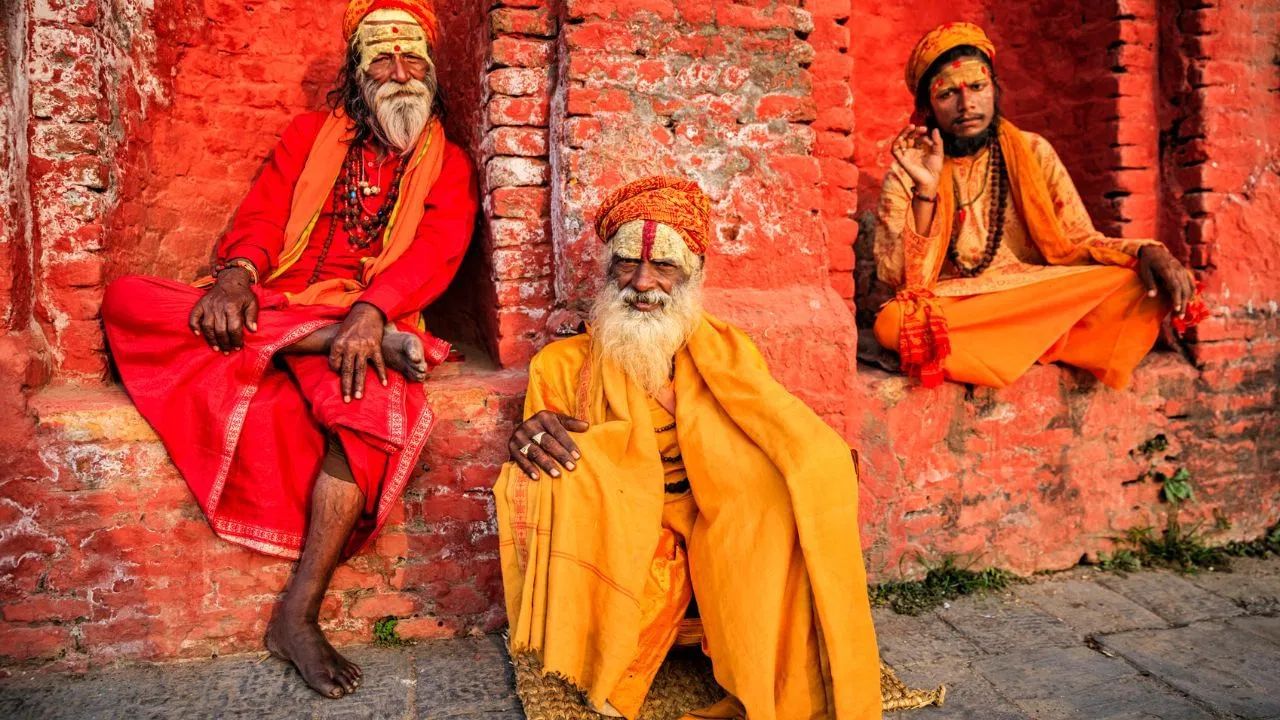পৰিয়ালত বাস কৰা সকলে, পৰিয়ালৰ লগত সম্পৰ্ক থকা সকলে চুলি দাড়ি কাটিব পাৰে। এয়া তেওঁলোকৰ বাবে স্বাভাৱিক। কিন্তু সাধু, সন্ন্যাসীৰ ক্ষেত্ৰত এয়া স্বাভাৱিক কাম নহয় বুলি প্ৰেমানন্দ মহাৰাজে কয়।