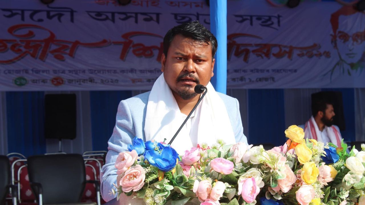 কিন্তু শিৱসাগৰত অনুষ্ঠিত এই অধিৱেশনতে সমীৰণ ফুকন আছুৰ নতুন সাধাৰণ সম্পাদক, চাৰ্জুন হান্সেক উপ সভাপতি আৰু সমৰজ্যোতি গোঁহাইক সহকাৰী সম্পাদকৰ দায়িত্ব অৰ্পন কৰে।
