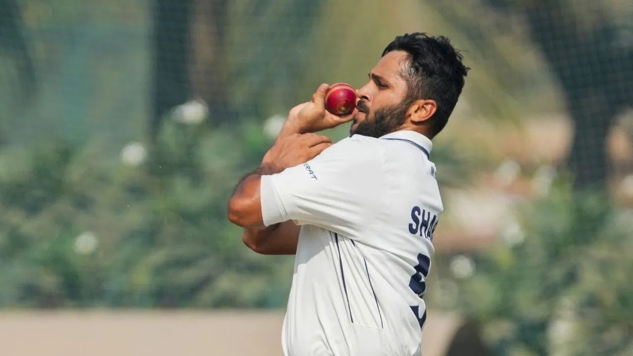 ৰঞ্জীত চমক উপক্ষিত শ্বাৰ্দুলৰঃ এইবাৰ হেট্ৰিকেৰে নিৰ্বাচকলৈ দিলে ফৰ্মৰ ইংগিত ৰঞ্জীত চমক উপক্ষিত শ্বাৰ্দুলৰঃ এইবাৰ হেট্ৰিকেৰে নিৰ্বাচকলৈ দিলে ফৰ্মৰ ইংগিত
