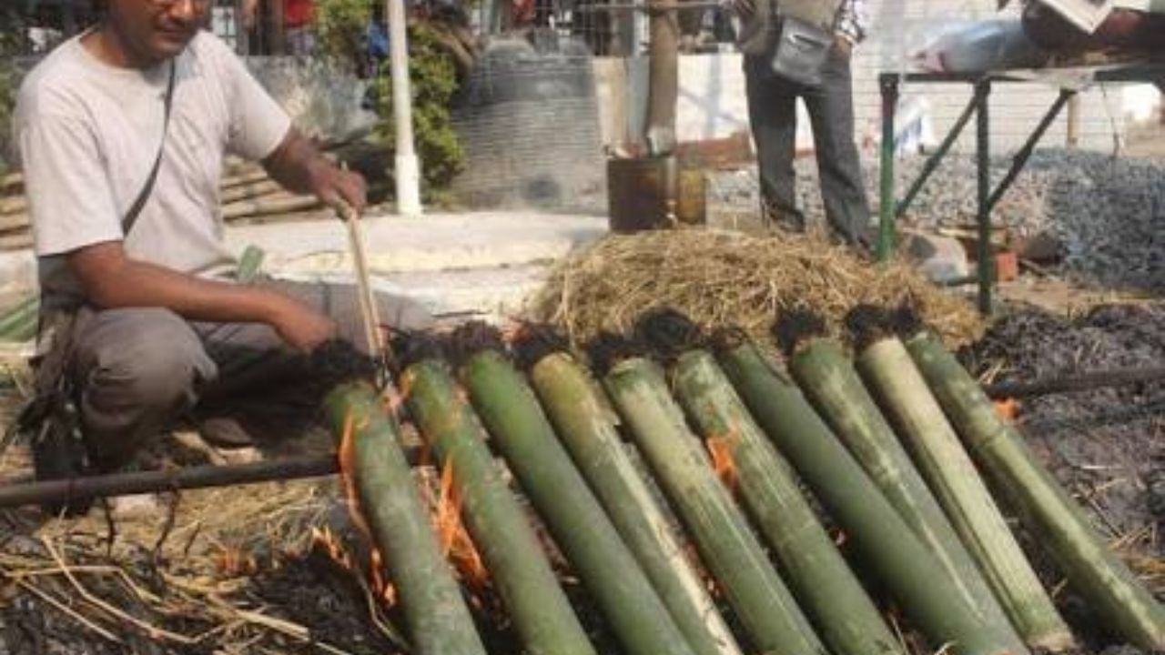 গুৰু-ভকতক ঘৰলৈ মাতি আনি ন ধানৰ ন মুঠি জা-জলপান খুৱাই আশীৰ্বাদ লোৱা হয়। বিহুৰ পূৰ্বে বিভিন্ন প্ৰকাৰৰ পিঠা-পনা প্ৰস্তুত কৰে অসমীয়া মহিলাসকলে। এই দিনটোত ঘৰলৈ অহা আলহীক দৈ,চিৰা, পিঠা লাড়ু আৰু মাখনৰে অতিথিক আপ্যায়ন কৰা হয়।
