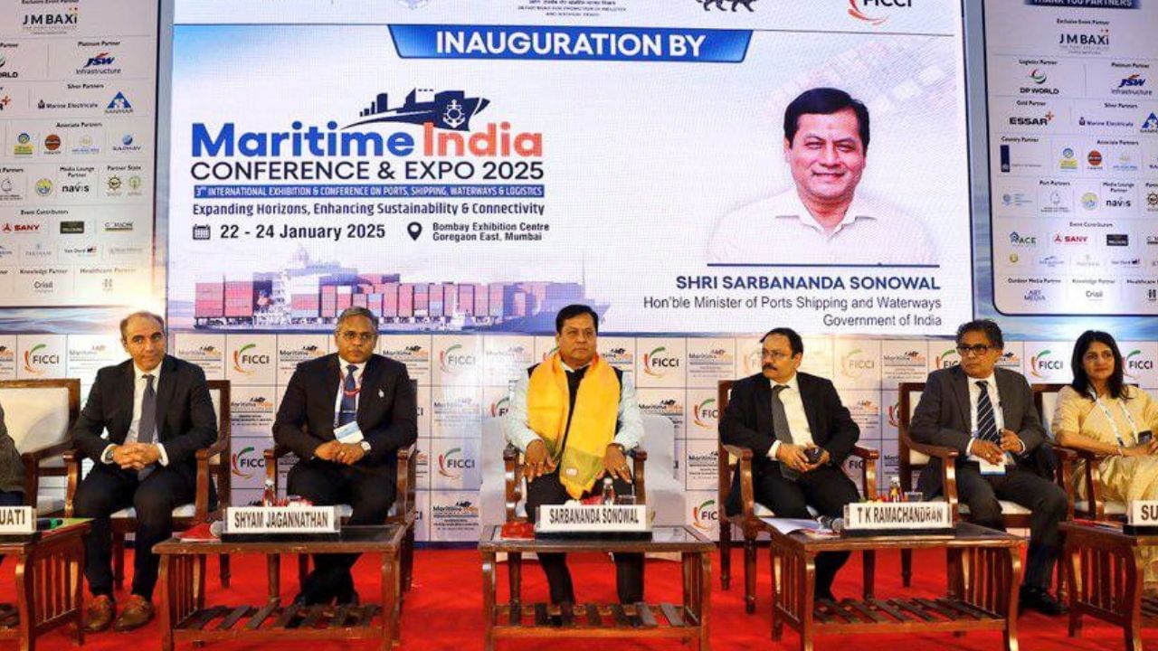 বিশ্বব্যাপী জাহাজ চলাচলৰ প্ৰাণকেন্দ্ৰ হিচাপে জিলিকি উঠিছে ভাৰত: সর্বানন্দ সোণোৱাল বিশ্বব্যাপী জাহাজ চলাচলৰ প্ৰাণকেন্দ্ৰ হিচাপে জিলিকি উঠিছে ভাৰত: সর্বানন্দ সোণোৱাল