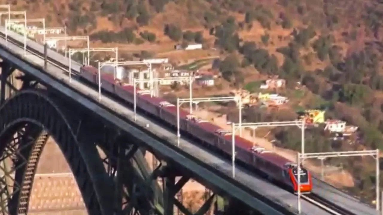 India’s highest rail bridge: দেশৰ সৰ্বোচ্চ ৰেল দলেঙেৰে পাৰ হ’ল বন্দে ভাৰত এক্সপ্ৰেছ