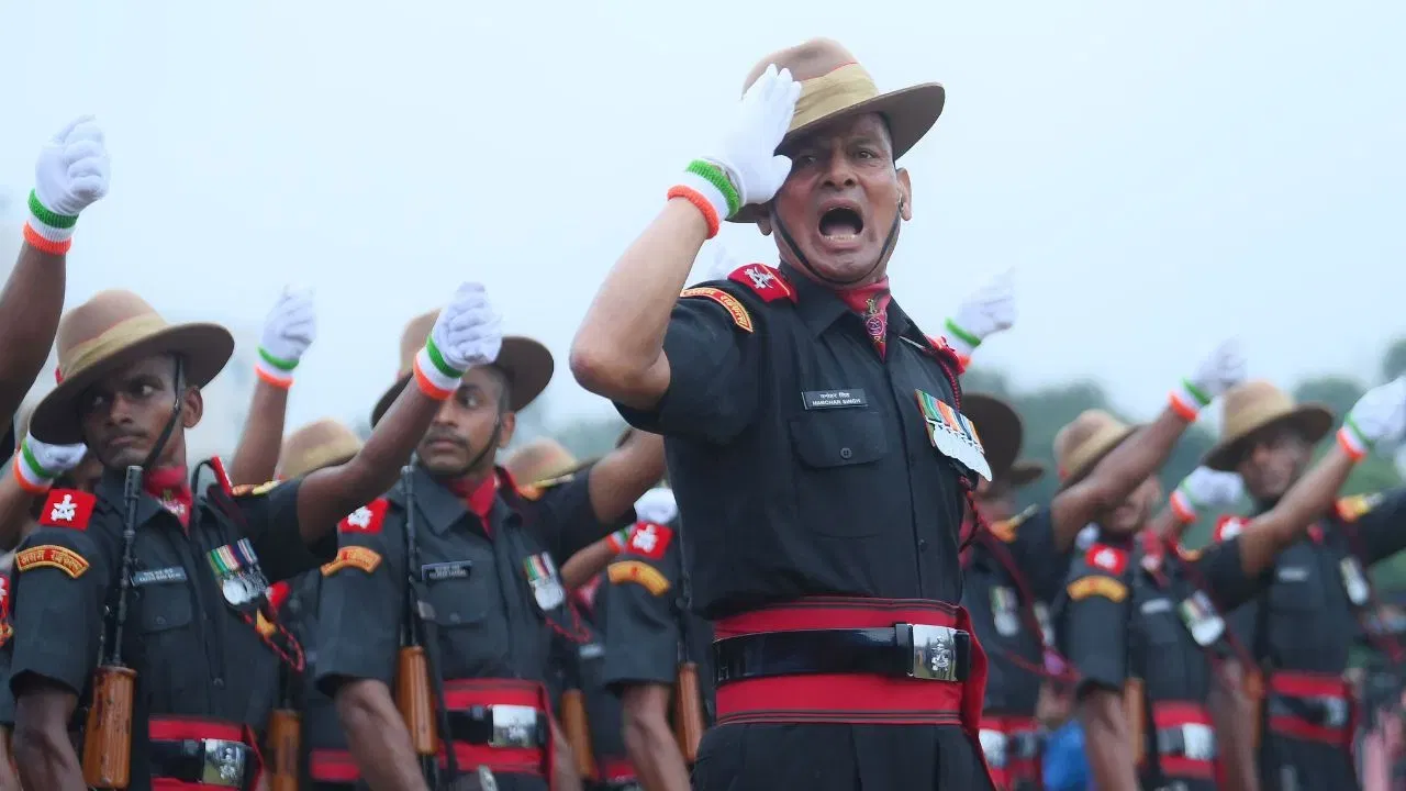 Republic Day 2025: গণৰাজ্য দিৱসত কিয় অনুষ্ঠিত হয় সেনাৰ পেৰেড? ইয়াৰ ইতিহাস, উদ্দেশ্য, তাৎপৰ্য সম্পৰ্কে সবিশেষ জানক…