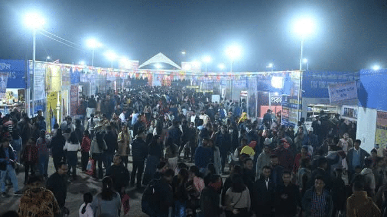ইয়াৰোপৰি প্ৰতিটো দিনতে বিভিন্ন কাৰ্যসূচী অনুষ্ঠিত হয় অসম গ্ৰন্থমেলা বাকৰিত। দিহানাম, লেখক- পাঠক সমাৰোগ, স্মৃতিগ্ৰন্থ উন্মোচন, অ মোৰ সুৰীয়া মাত, বিভিন্ন আলোচনা চক্ৰ আদি অনুষ্ঠিত হয়। উল্লেখ্য যে, প্ৰতিবাৰৰ দৰে এইবাৰো গ্ৰন্থমেলালৈ ৰাইজে অভুতপূৰ্ব সঁহাৰি প্ৰদান কৰিছে। মাত্ৰ আজিৰ দিনটো, কাইলৈ অন্ত পৰিব অসম গ্ৰন্থমেলা ২০২৪-২৫।