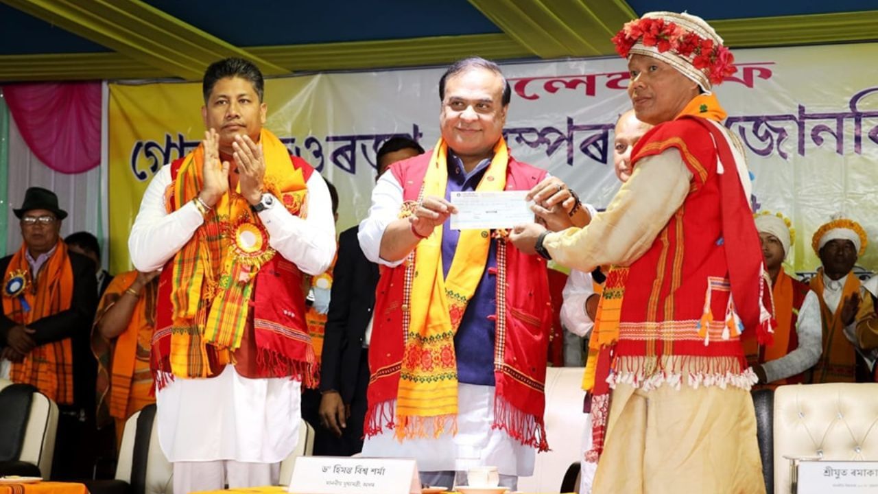 ১৬,১৭ আৰু ১৮ তাৰিখে পৰম্পৰাগত কাৰ্যসূচীৰে তিৱা সাংস্কতিক প্রাণকেন্দ্র, পাহাৰ-ভৈয়াম মিলনৰ ক্ষেত্ৰ আৰু বিভিন্ন জনগোষ্ঠীৰ সমন্বয়ৰ প্রতীক ‘জোনবিল মেলা’ চলিব। (Image Credit: Social Media)