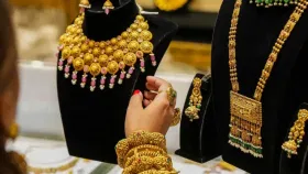 Gold Price Today: বছৰৰ প্ৰথমটো দেওবাৰে হ্ৰাস পালে সোণৰ দাম! গুৱাহাটীত আজি কিমান দৰত বিক্ৰী হৈছে সোণ?