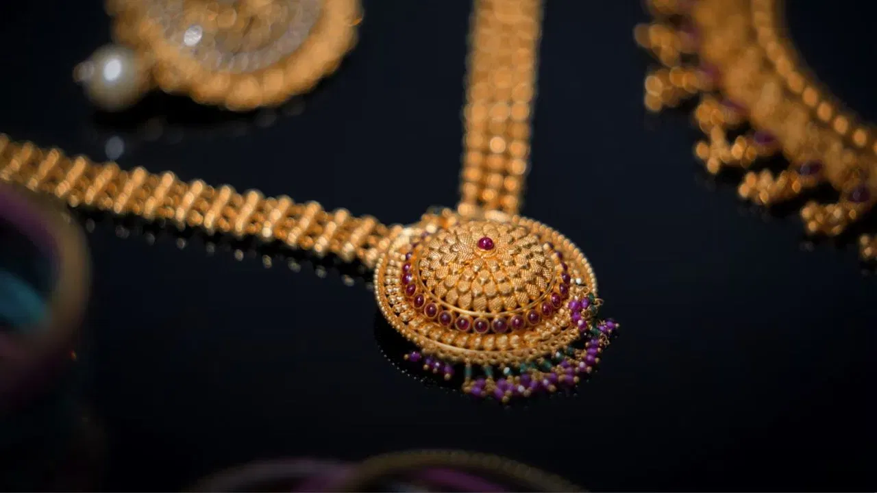 Gold Price Today: সোণ কিনাৰ পৰিকল্পনা কৰিছে নেকি? জানক আজি গুৱাহাটীৰ বজাৰত সোণৰ দাম… Gold Price Today: সোণ কিনাৰ পৰিকল্পনা কৰিছে নেকি? জানক আজি গুৱাহাটীৰ বজাৰত সোণৰ দাম…