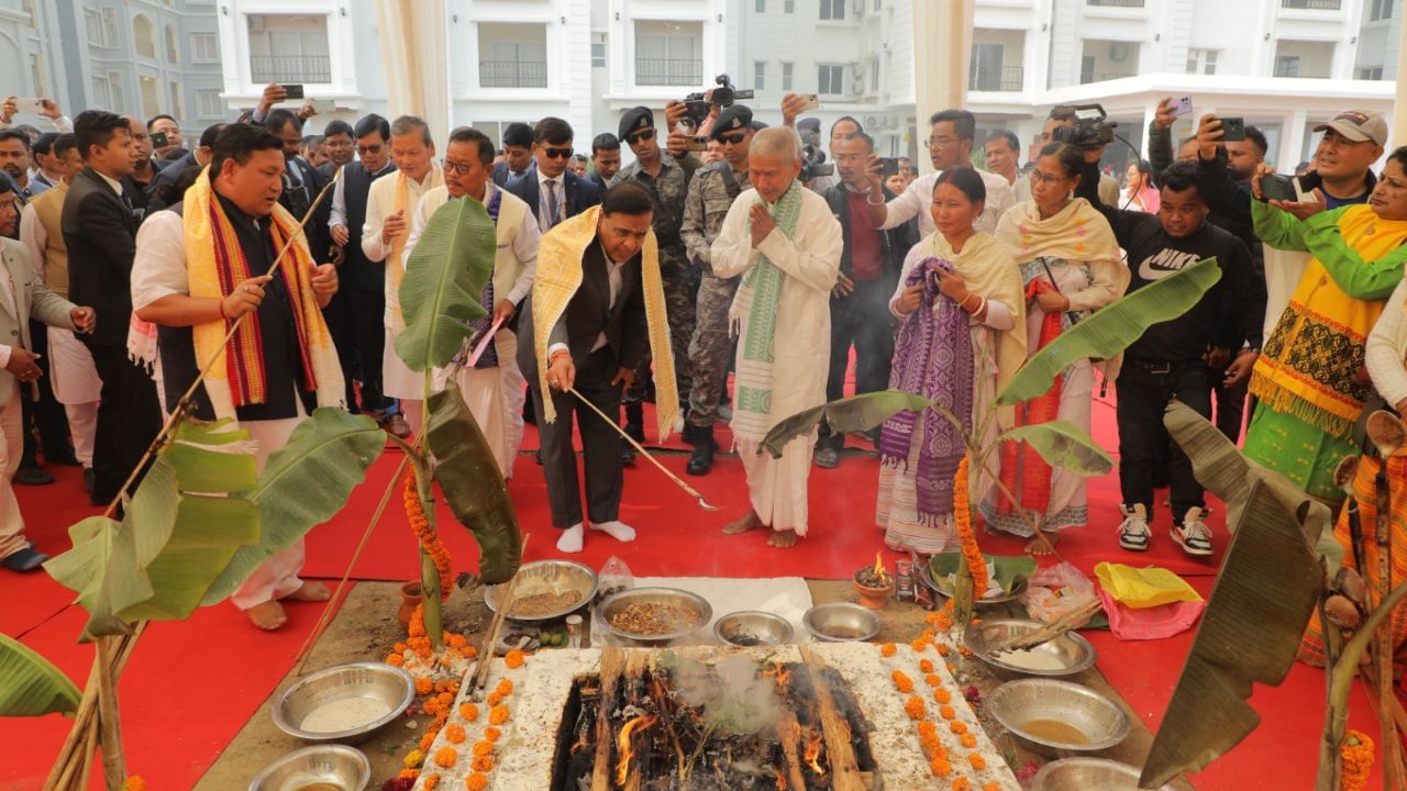 ইফালে, মুখ্যমন্ত্ৰীয়ে আজি কোকৰাঝাৰত বাথৌ পূজা উপলক্ষে আয়োজিত এক আধ্যাত্মিক অনুষ্ঠানতো অংশগ্ৰহণ কৰে । এই পূজা পালনে বিটিআৰৰ জনসাধাৰণৰ মাজত শান্তি, প্ৰগতি আৰু মংগলময় পৰিৱেশ অধিক সুদৃঢ় কৰিব বুলি আশা প্ৰকাশ কৰে মুখ্যমন্ত্ৰীগৰাকীয়ে ।