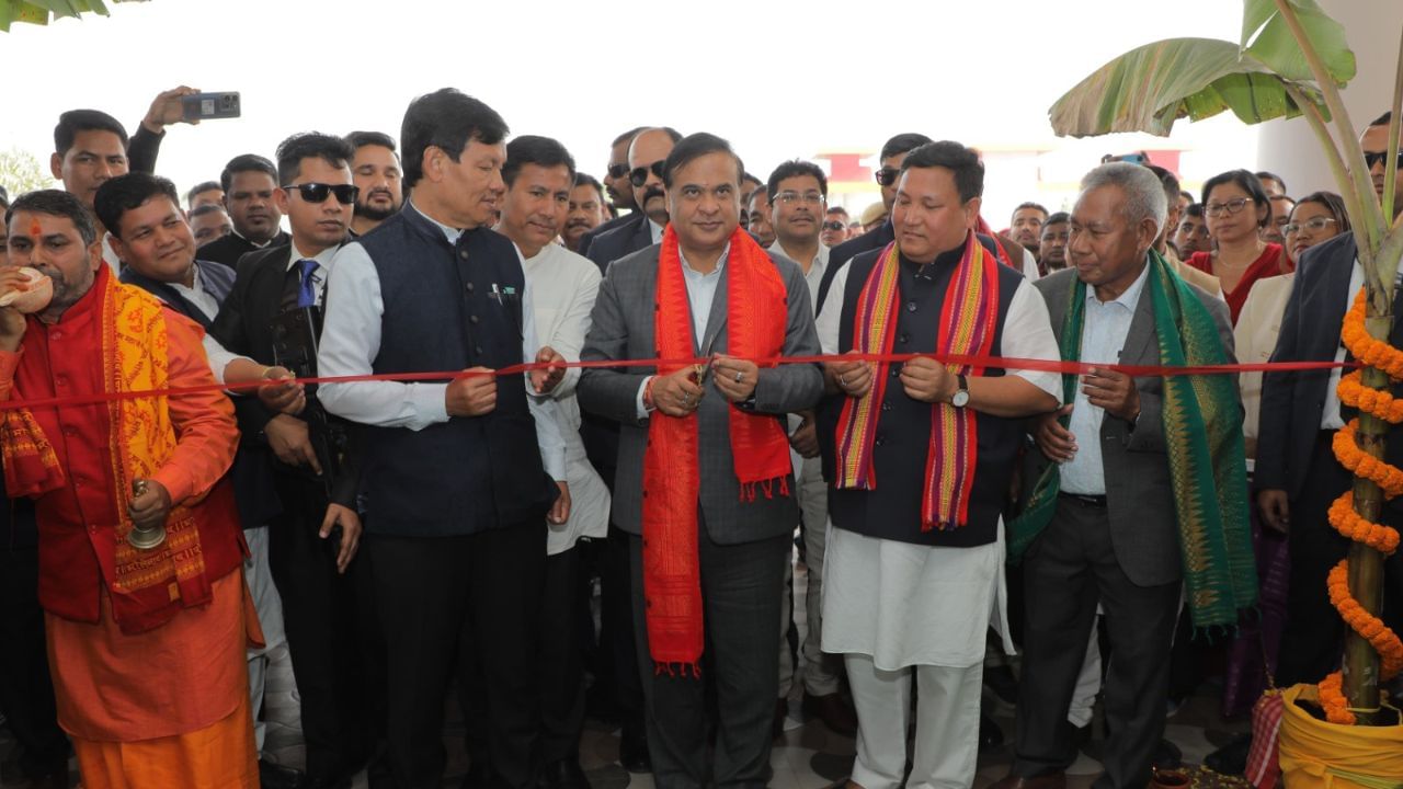 লগতে বিবৃতিৰ জৰিয়তে মুখ্যমন্ত্ৰীগৰাকীয়ে জানিবলৈ দিয়ে যে, বিশ্ববিদ্যালয়খনৰ বাবে অহা এপ্ৰিল মাহৰ ভিতৰত এজন পূৰ্ণকালীন উপাচাৰ্য নিযুক্তি দিয়া হ'ব । লগতে বিশ্ববিদ্যালয়খনৰ উন্নয়নৰ বাবে ৫০ কোটি টকা প্ৰদানৰ কথা ঘোষণা কৰিছে মুখ্য়মন্ত্ৰী গৰাকীয়ে ।