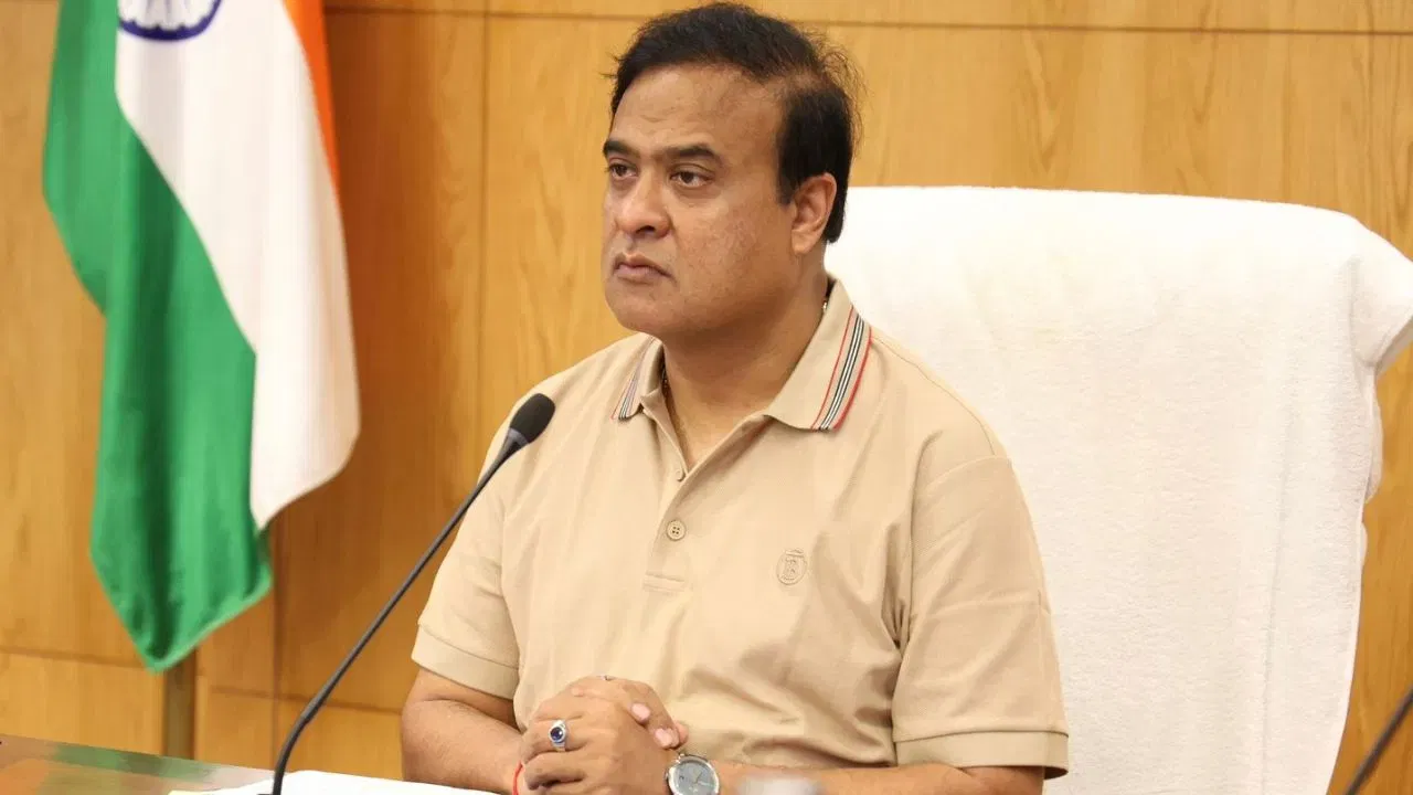 জানিব পৰা মতে, মুখ্যমন্ত্ৰী হিমন্ত বিশ্ব শৰ্মাৰ নেতৃত্বত এই কেবিনেট বৈঠক অনুষ্ঠিত হ'ব। পুৱা ১০.৩০ বজাৰ পৰা অনুষ্ঠিত হ'বলগীয়া এই বৈঠকত কেবিনেটে মৰিগাঁৱৰ বাবে বহু ডাঙৰ ঘোষণা কৰিব পাৰে। জোনবিল মেলাত উপস্থিত হৈ মুখ্যমন্ত্ৰীয়ে তিৱা ৰজাসকলক ৰাজভাট্টাও প্ৰদান কৰিব।
