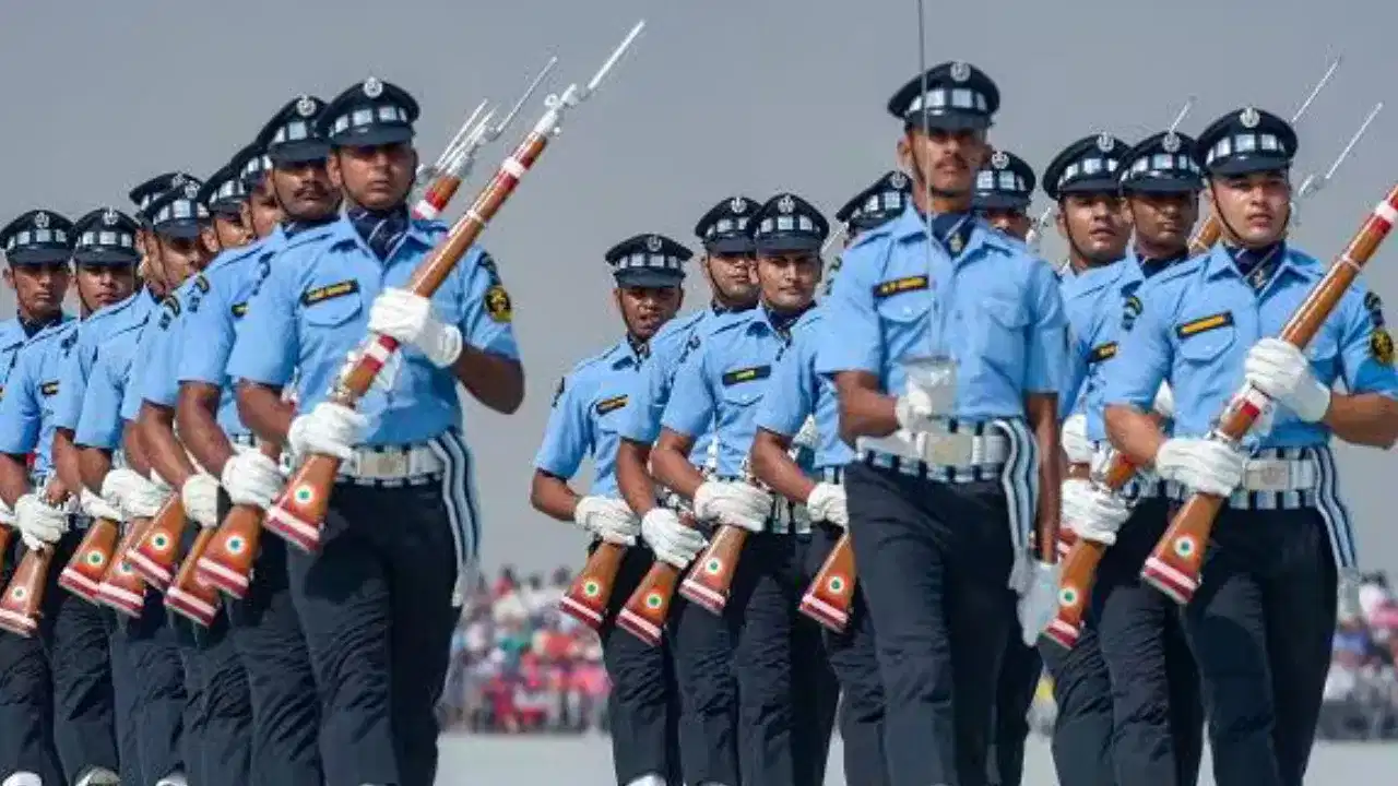 Job: ভাৰতীয় বায়ু সেনাত ওলাইছে চাকৰি: কেনেকৈ কত কৰিব আবেদন, জানক... Job: ভাৰতীয় বায়ু সেনাত ওলাইছে চাকৰি: কেনেকৈ কত কৰিব আবেদন, জানক...