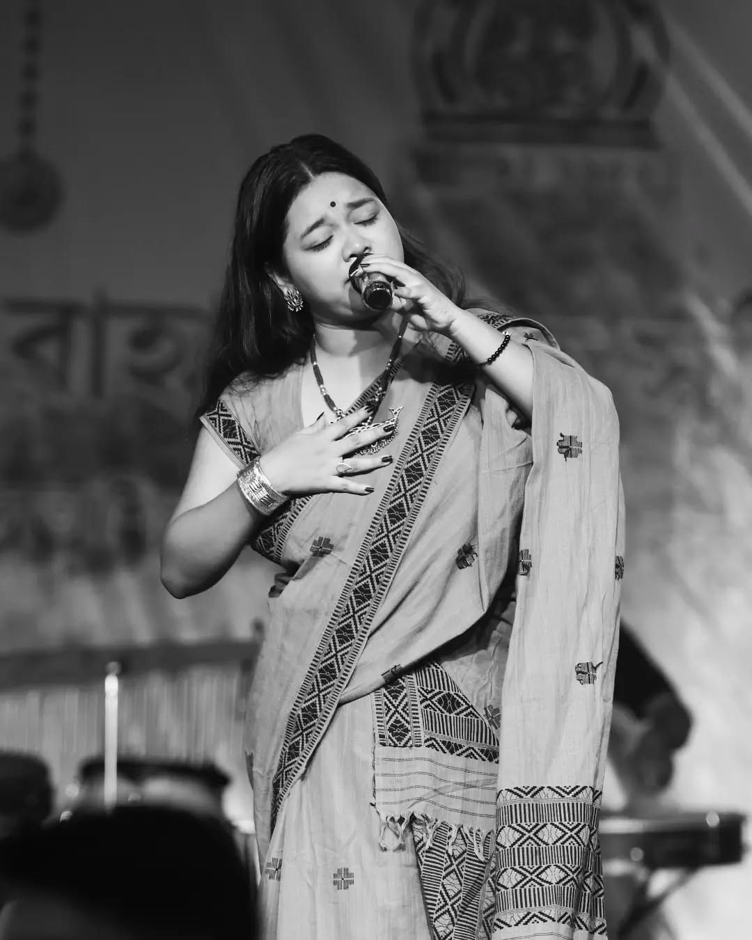 মাতৃৰ পাছত এতিয়া পিতৃয়েও এৰি গ'ল কমলিকাক। এই খবৰে এতিয়া শোকাহত কৰিছে ৰাজ্যবাসীক। সামাজিক মাধ্যমযোগে শোকপ্ৰকাশ কৰিছে বহুজনে।