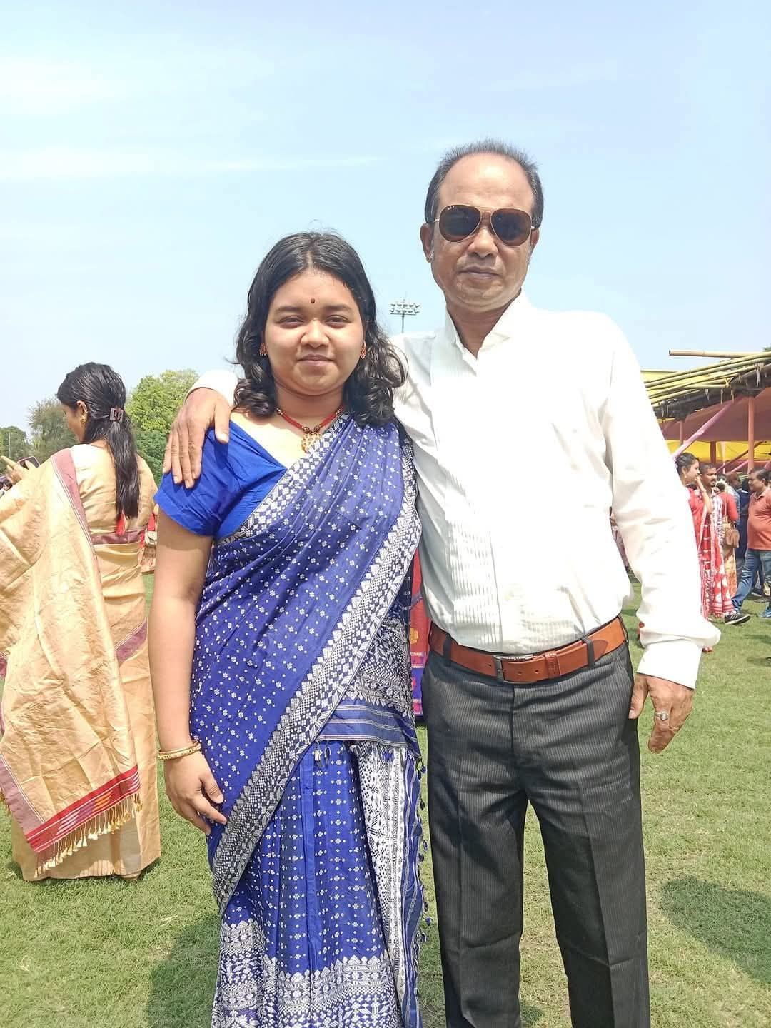 ক'ভিডৰ সময়ত মাতৃ ভিতালী দাসৰ বিয়োগৰ পিছত আজি শেষ নিশ্বাস ত্যাগ কৰে কমলিকাৰ পিতৃয়ে। মহানগৰীৰ গাড়ীগাঁওস্থিত নিজ বাসগৃহত মৃত্যু হয় ভূপেন দাসৰ।