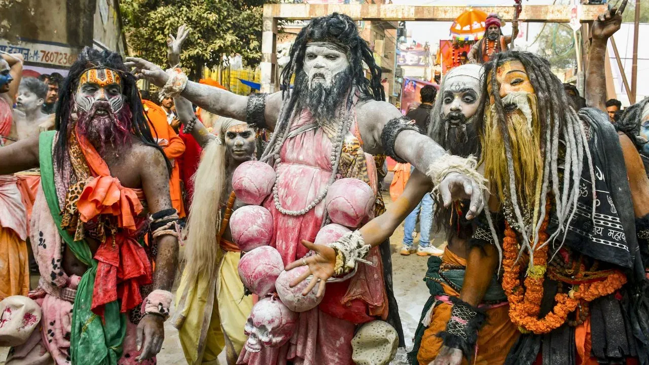 বিবাহিত লোক নাগা সন্ন্যাসী হ’ব পাৰে নে? নাগা সন্ন্যাসী হ’বলৈ কি কি নিয়ম পালন কৰিব লাগে? সবিশেষ জানক… বিবাহিত লোক নাগা সন্ন্যাসী হ’ব পাৰে নে? নাগা সন্ন্যাসী হ’বলৈ কি কি নিয়ম পালন কৰিব লাগে? সবিশেষ জানক…