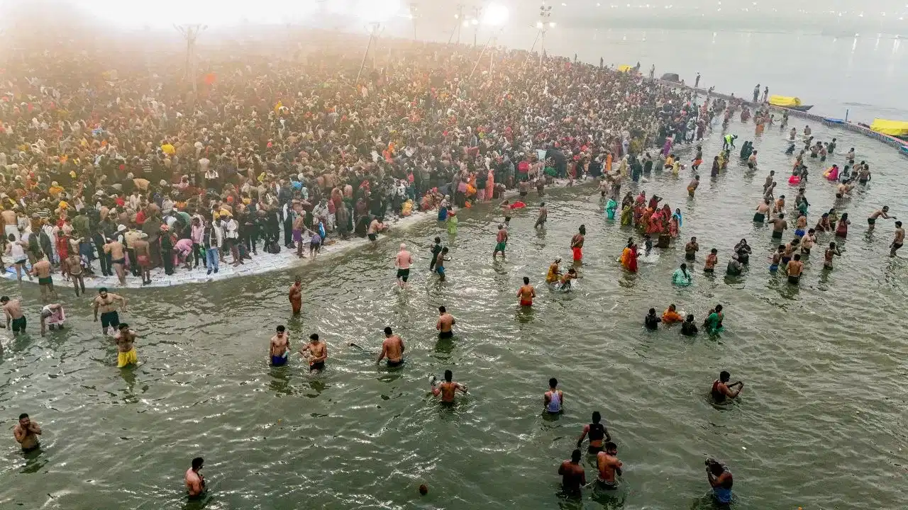 পূৰ্বপুৰুষৰ আত্মাৰ শান্তিৰ বাবে কৰক এইসমূহ কাম; জীৱনৰ পৰা দূৰ হব অসুখ-অশান্তি