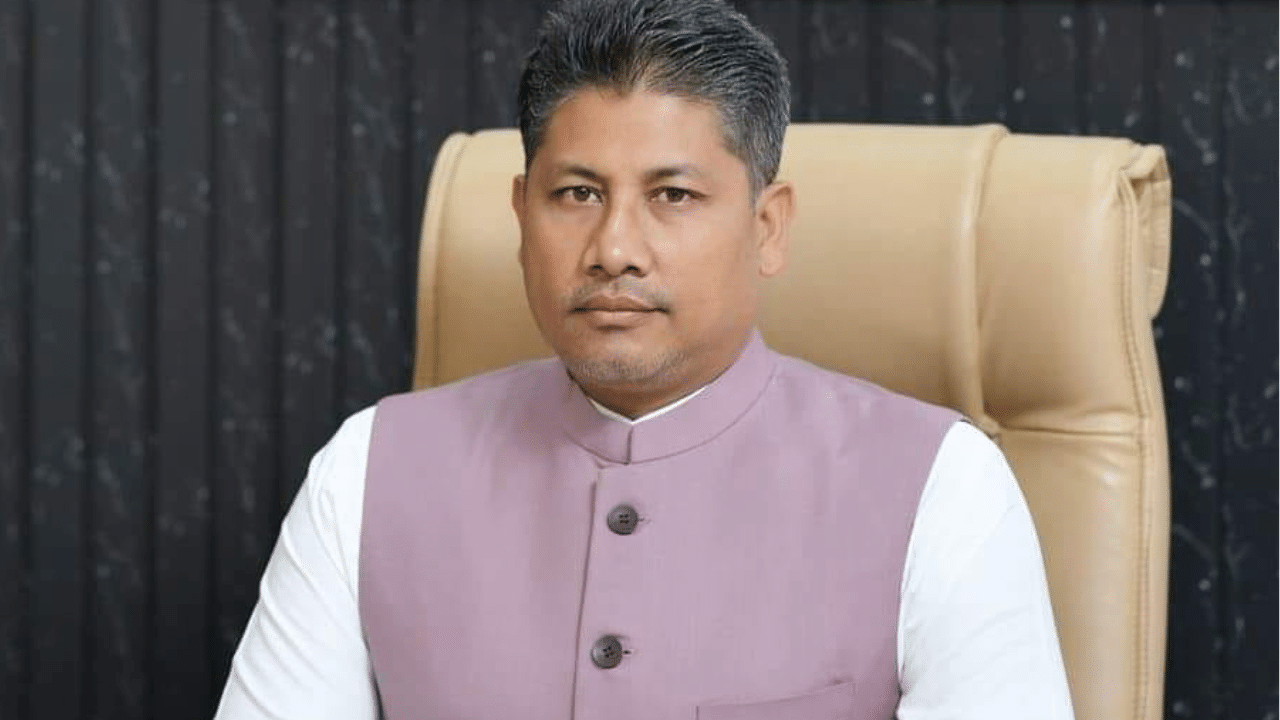 জোনবিল মেলাৰ পৰা মুখ্যমন্ত্ৰীয়ে মৰিগাঁও আৰু দৰং জিলাৰ মাজত ব্ৰহ্মপুত্ৰ নদীৰ ওপৰত নিৰ্মাণ হ'বলগীয়া ৯.৫০ কিলোমিটাৰ দৈৰ্ঘ্যৰ দলং প্ৰত্যক্ষ কৰিব। তাৰ পাছতেই মুখ্যমন্ত্ৰীগৰাকীয়ে গুৱাহাটীলৈ ঘূৰি আহিব। এই তথ্য প্ৰদান কৰিব মন্ত্ৰী পিয়ুষ হাজৰিকাই।