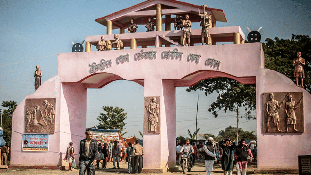 উল্লেখ্য যে, ১৬ জানুৱাৰীৰ পৰা তিনিদিনীয়া কাৰ্যসূচীৰে জাগীৰোডৰ জোনবিলৰ পাৰত অনুষ্ঠিত হ'ব ঐতিহাসিক জোনবিল মেলা ৷ এই মেলালৈ আহিব মুখ্যমন্ত্ৰী হিমন্ত বিশ্ব শৰ্মা। এই সময়চোৱাত তেওঁ ২২ গৰাকী তিৱা ৰজাত ৰাজভাট্টা প্ৰদান কৰিব। অৱশ্যে মুখ্যমন্ত্ৰীগৰাকীয়ে কোন দিনা জোনবিল মেলাত উপস্থিত হ'ব সেই তথ্য এতিয়ালৈকে জানিব পৰা হোৱা নাই।