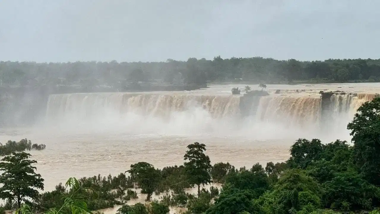 শীতকালত কৰবালৈ যাবলৈ আপুনিও পৰিকল্পনা কৰিছে নেকি?  প্ৰয়াগৰাজৰ নিচেই কাষতে আছে এই ধুনীয়া স্থান