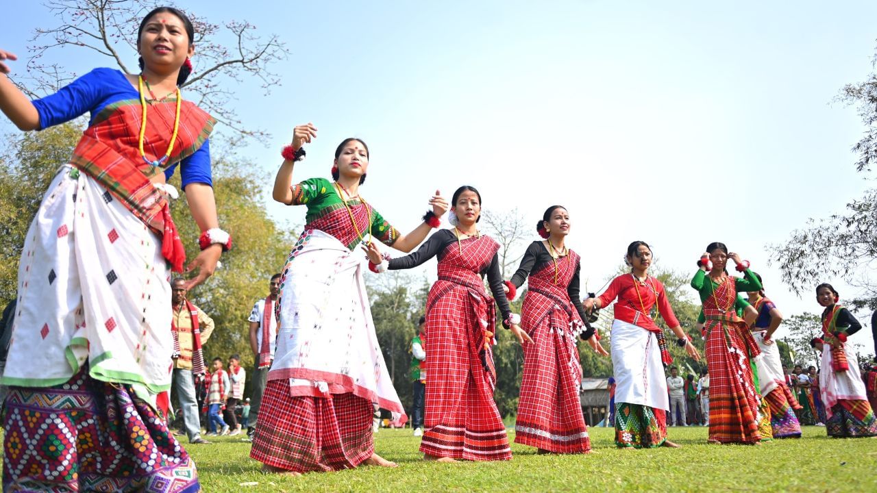 মিচিং ভাষাত "আলি" মানে শস্যৰ বীজ, "আঃয়ে" মানে ফল আৰু "লৃগাং" মানে সিঁচিবলৈ আৰম্ভ কৰা; অৰ্থাৎ আলি আঃয়ে লৃগাং মানে হৈছে শস্য সিঁচাৰ প্ৰথম দিন। সাধাৰণতে এই উৎসৱত মিচিংসকলে শস্য সিঁচে। ৰাজ্যৰ আন আন প্ৰান্তৰ দৰে শিৱসাগৰ জিলাৰ মিচিং জনগোষ্ঠীয় লোকৰ অধ্যুষিত অঞ্চল দিচাংমুখতো পালন কৰা হৈছে আলি আঃয়ে লৃগাং ।