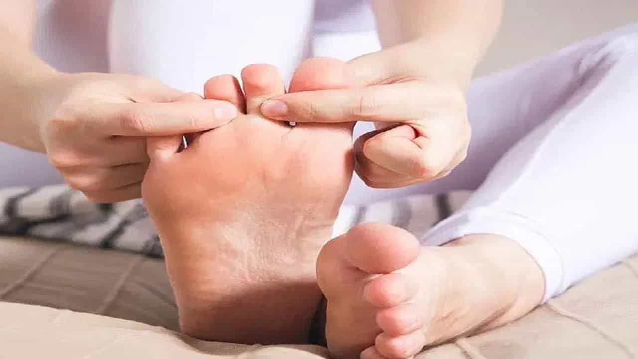 আওকাণ নকৰিব হাত-ভৰিৰ আঙুলিৰ বিষঃ হ’ব পাৰে এনে দৈহিক সমস্যাৰ লক্ষণ
