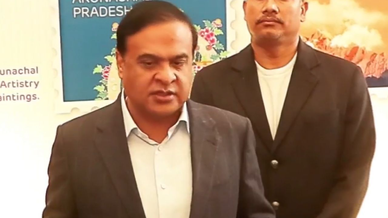মুখ্যমন্ত্ৰী হিমন্ত বিশ্ব শৰ্মাই উদ্বোধন কৰি কয়, এই নতুন আৰ্হিৰে নিৰ্মাণ কৰা টাৰ্মিনেলটোত কাম কৰাৰ অভ্যাস হোৱাৰ লগে লগে বিমানবন্দৰৰ বিষয়া-কৰ্মচাৰীসকলে নতুনকৈ নিৰ্মাণ কৰা টাৰ্মিনেলটোত কাম কৰাৰ সুবিধা পাব।(Image Credit source: Social Media)