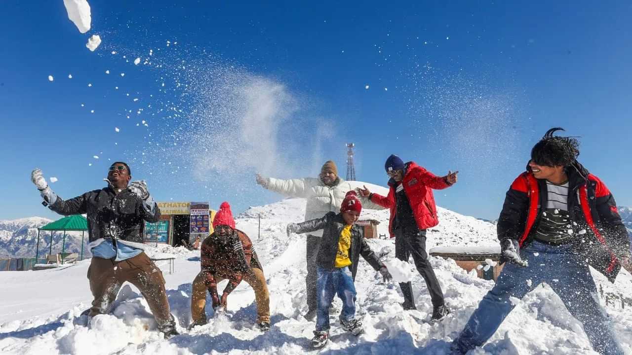 হাতত সুৰা লৈ জম্মু-কাশ্মীৰত আৰু দূৰ কৰিব নোৱাৰিব দেহৰ ঠাণ্ডা! পৰ্যটকলৈ এই আহ্বান...