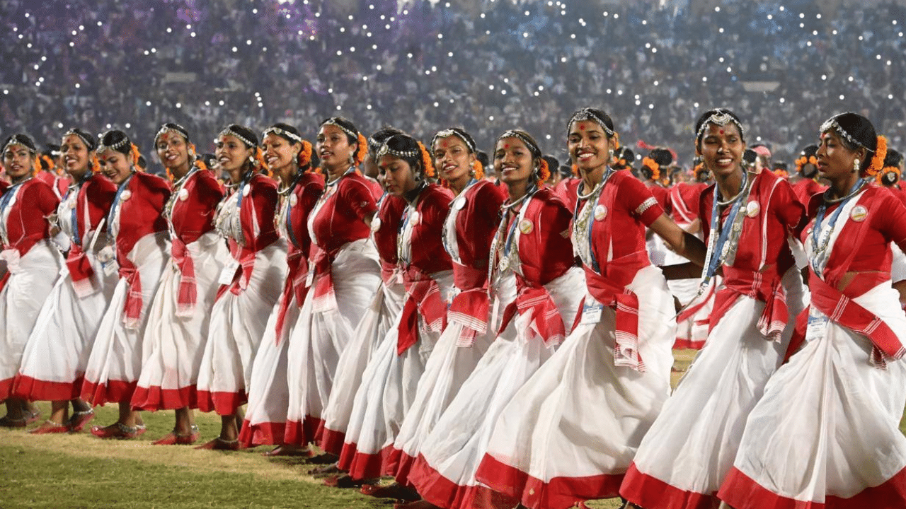 ইয়াৰ পাছতে মঙলবাৰে মোদীয়ে এডভান্টেজ আছাম ২.০ ৰ কাৰ্যসূচীৰ শুভাৰম্ভ কৰে। দুদিনীয়াকৈ অনুষ্ঠিত হ'বলগীয়া এই অনুষ্ঠানত দেশ বিদেশৰ বহু বিনিয়োগকাৰীয়ে অংশ গ্ৰহণ কৰিব। এডভান্টেজ আছামে অসমৰ বিকাশত যথেষ্ঠ সহায় কৰিব বুলি আশা কৰা হৈছে।