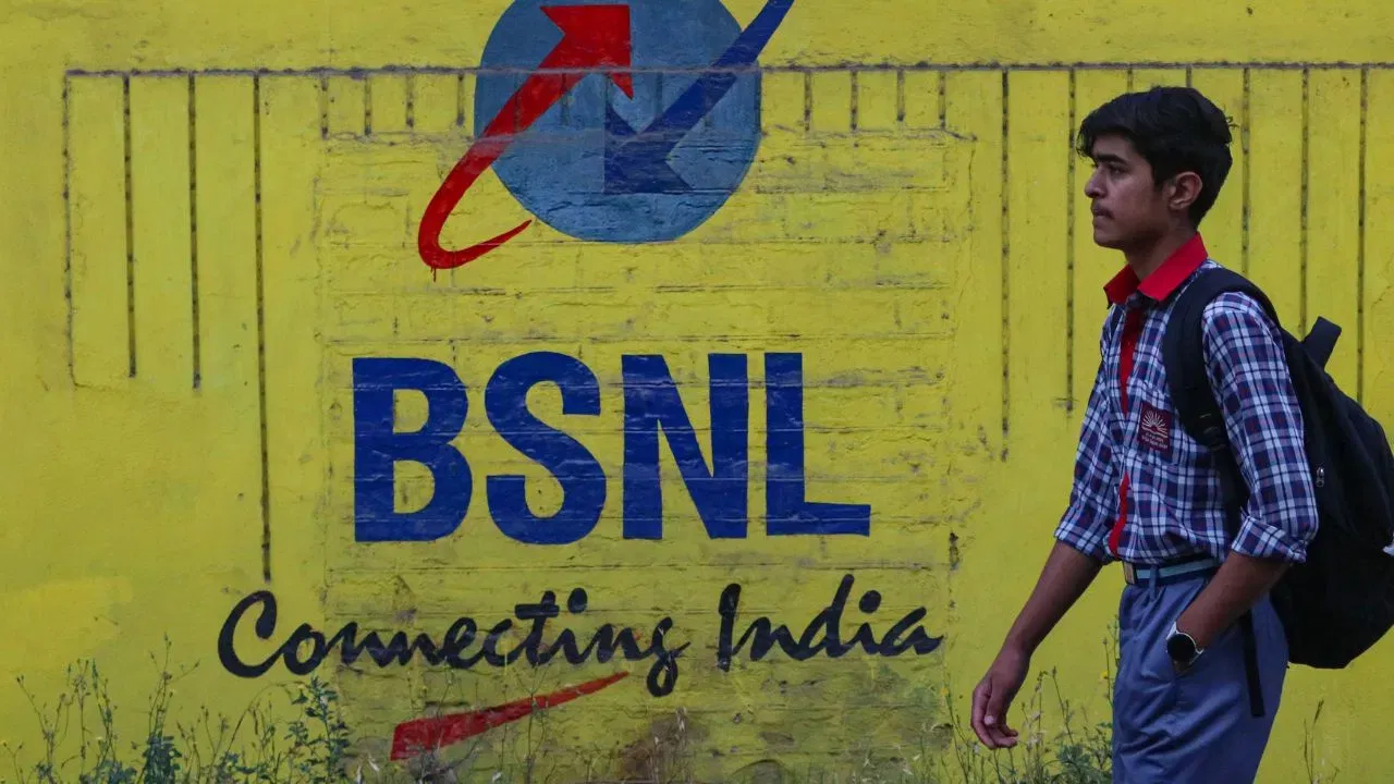 BSNL ৰ নতুন অফাৰ, মাত্ৰ ৯৯ টকাৰ প্লেনত গ্ৰাহকে চাব পাৰিব ৪৫০ টা বিনামূলীয়া টিভি চেনেল BSNL ৰ নতুন অফাৰ, মাত্ৰ ৯৯ টকাৰ প্লেনত গ্ৰাহকে চাব পাৰিব ৪৫০ টা বিনামূলীয়া টিভি চেনেল