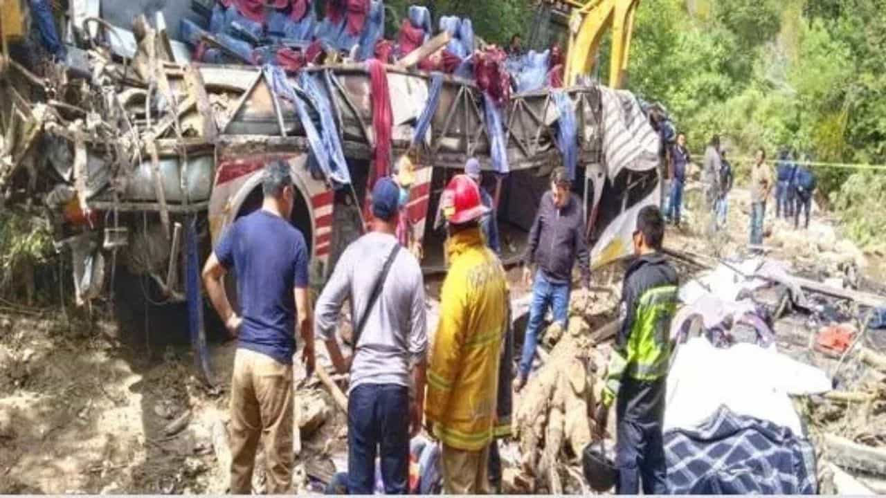 বিশ্ব কঁপাই যোৱা আন ভয়ংকৰ বাছ দুৰ্ঘটনা, ৪১ জনৰ মৃত্যু...