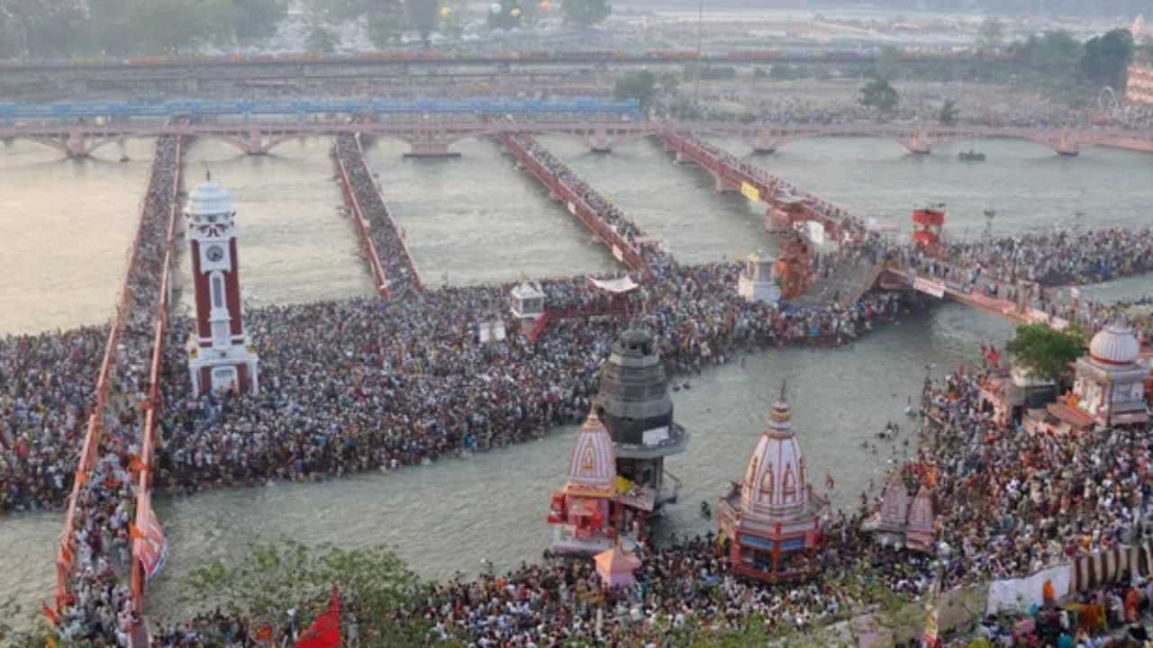 মহাকুম্ভত পুনৰ অগ্নিকাণ্ডঃ জ্বলি ছাই হৈ পৰিল বহু তম্বু, লাখ টকাৰ সম্পত্তি